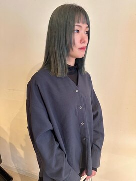 トップヘアー アヴェニュー 刈谷(TOPHAIR Avenue) 外ハネ顔周りレイヤーのカーキグレージュカラー/ぱっつん前髪