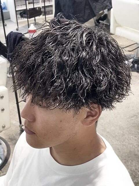 ツイストスパイラルパーマツーブロック刈り上げツイスパ韓国黒髪