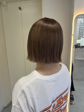 ロイオブジゼル(roi of GiseL) ブラウンベージュ×切りっぱなしボブ