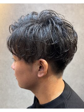 エルクロノス(L.Chronus) ナチュラルパーマ×刈り上げ×さわやかイケメン