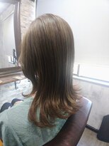 アトリエナガノ(atelier nagano)&nbsp;ニュアンスカラー/センターパート/ツヤ髪スタイル/ブルージュ
