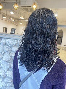 アンジュベイナハ (Ange Bay NAHA) ミディアム×ニュアンスパーマ