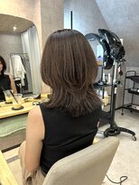 ヘイリー(HAILEY)&nbsp;大人こなれミディアム レイヤーカット×外ハネ×赤みなしカラー