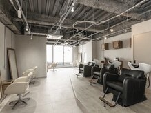 広々とした店内で安らぎのひと時を【心斎橋/レイヤーカット】