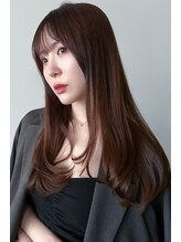 レイヤーに合わせてスタイリング提案（セミロング内巻きレイヤー）