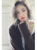 グレージュ ひし形シルエット 切りっぱなしボブ エアリー