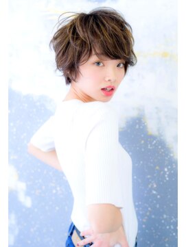 アイビー(Ivy) ハイライトの入ったエアリーショート