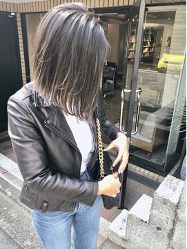 ワール(whirl.) ハイライト×切りっぱなしボブ☆フォギーベージュ耳かけ20代30代