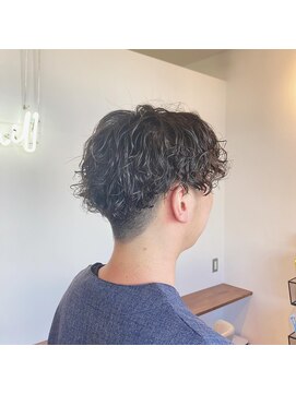 チル(chill) センターパート×スパイラルパーマ