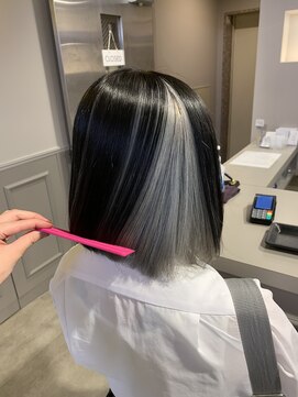 ユナイテッド 横浜(UNITED) インナーカラー/ホワイトシルバー/髪質改善