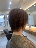 襟足長めのショートスタイル