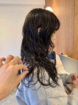 ロビー(LOBBY)の写真/ナチュラルに色気が漂う、こなれ感のあるラフパーマを提案