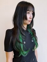 アヴァンセ サニー美容室&nbsp;姫カットウルフ 顔周り インナーカラー エメラルドグリーン ツヤ
