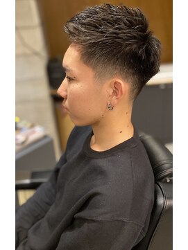 フランクスバーバー アンド ビアークラブ(FRANK'S BARBER and BEER CLUB) かき上げショートレイヤーくせ毛風パーマフェードカット