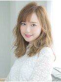 金髪 大学生 ゆるふわウェーブ ベージュカラー