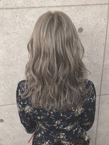 ミラ 新宿(MILA)&nbsp;ハイトーン/ミントアッシュ/オリーブグレージュ/ゆるふわカール