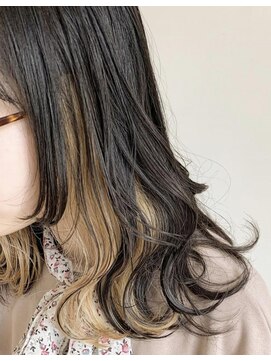 オズギュルヘア(Ozgur hair) ミディアムウルフ×インナーベージュ