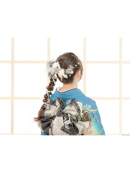 経験豊富なプロ集団が手掛けるヘアセットは圧巻。崩れにくく、1日中綺麗♪新日本髪やアップスタイルも◎