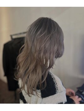 ヴィオラカラー(VIOLLA COLOR) くすみカラー×大人ミディヘア/小倉