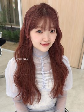 ヒン(HIN) コーラルピンク×ウェーブヘア