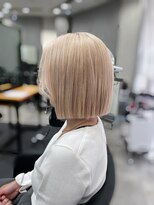 ザセカンドバイジャスミン(THE 2ND by JASMINE)&nbsp;ハイトーンホワイト×ぱつっとボブ