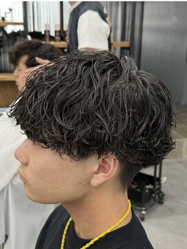 オーバルバイアピッシュ(OVARL by apish) 波巻きパーマ、カール大きめ、緩め、メンズパーマ、シャドウ