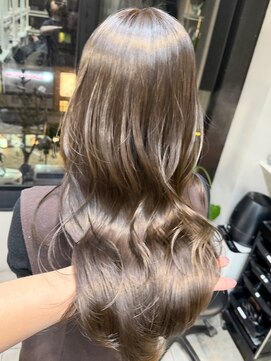 ディーエックス スリー(Dxxxx III) 透明感オリーブベージュ