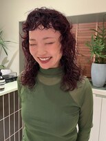 ベホブ(Behov)&nbsp;レイヤーカーリーパーマ×ワインレッドカラー