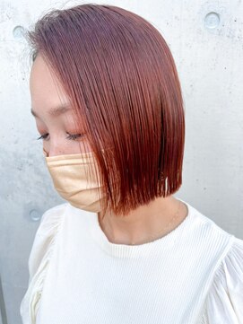 アチーブ ヘア デザイン(achieve hair design) 切りっぱなしミニボブ 斜めバング ツヤ髪オレンジカラー暖色系
