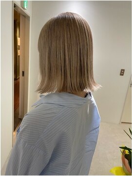 シカ 神戸三宮元町店(Cica) 外ハネ ミルクティーベージュ ハイトーン 透明感 三ノ宮 元町