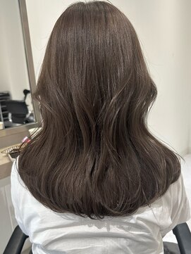 ヨロ 小岩(YOLO) レイヤーカットハイライトショートヘアイルミナカラーオージュア