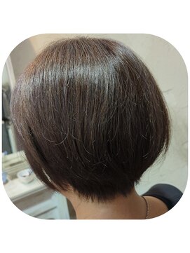 エルラ(ELRA) 【白髪ぼかし】×丸みショート