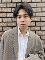 ツイストスパイラルパーマセンターパートコムドットツーブロック