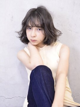 コイ(coii) 外国人風透明感グレージュカラーナチュラルレイヤーボブ