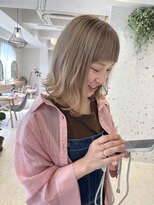 アヴァンセスリール(AVANCER sourire) ミディアムボブ×ベージュ