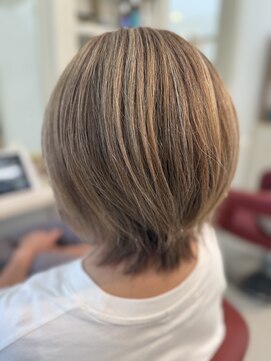 シークレットハイライトで叶える透明感ボブ＆白髪ぼかし