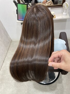 【Lana】3Dハイライトで魅せる、柔光ベージュストレート