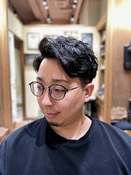 フォーコーナーズ(Four Corners) 大人スキンフェードツーブロック刈り上げマンバン30代40代