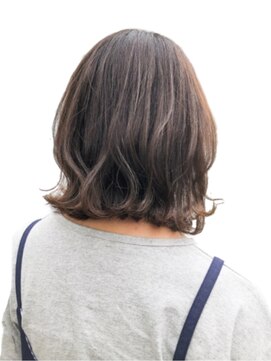 シェア(SHER) 外ハネ×透明感カラースタイル