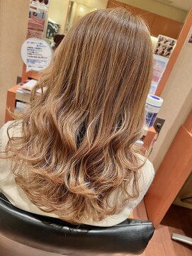 美容室ページボーイ ハイライトカラー×波ウエーブ