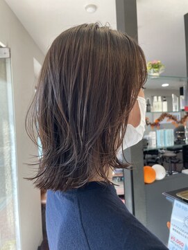 ローレン(LOREM) プツッとミディアムレイヤー/くすみグレージュ透明感/フェミニン