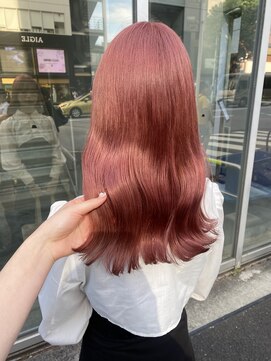 オグジュアリー 表参道(aux.) 《Akari》ブリーチありのピンクベージュ