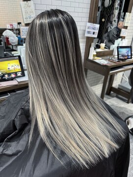 アミーゴ(AMIGO) バレイヤージュ×ホワイトシルバー