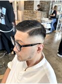 メンズハードパート七三フェードバーバーヘア短髪