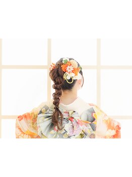 周りと差がつくワンランク上のヘアセットで大切な1日をより華やかに♪巻きおろしなどのコテ巻きも◎