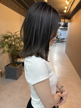 レブ 四条烏丸(Reb,) ハイライト白髪ぼかしグレーベージュ３０代ボブロングヘア４０代