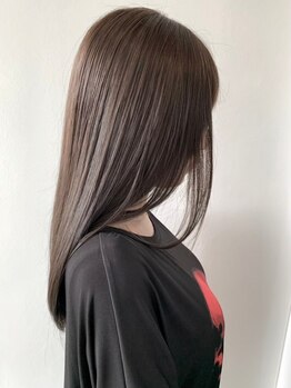 厳選薬剤×高純度ミネラルの革新的な縮毛矯正★髪のダメージを取り除き、地毛のような柔らかい艶髪へ。