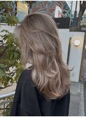 バタフライレイヤー×シルキーベージュ前髪なし