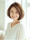 艶髪ショートボブ白髪ぼかし前髪あり小顔くびれヘアグレージュ