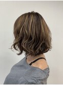 ハイライト巻き髪ショート